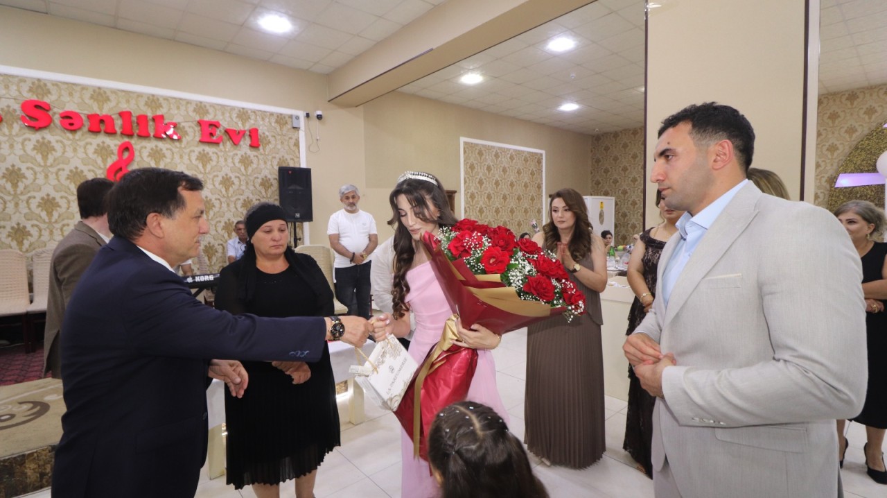 Qazaxın icra başçısı şəhid bacısının nişan mərasimində - FOTOLAR